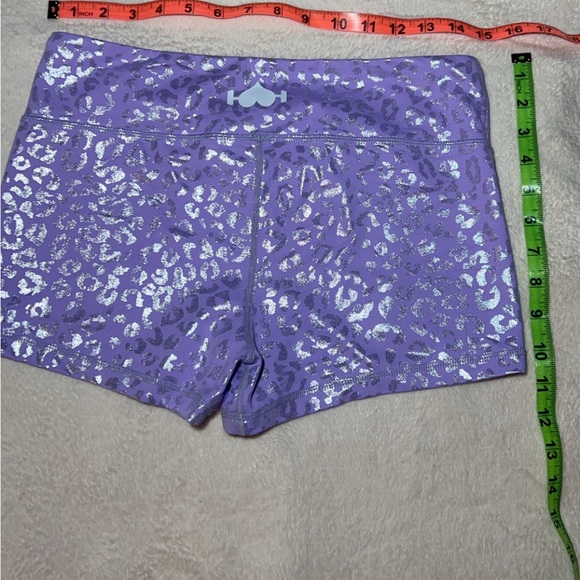 WODBOTTOM Workout Short Shiny Leopard Pastel Lavender - Picture 2 of 6